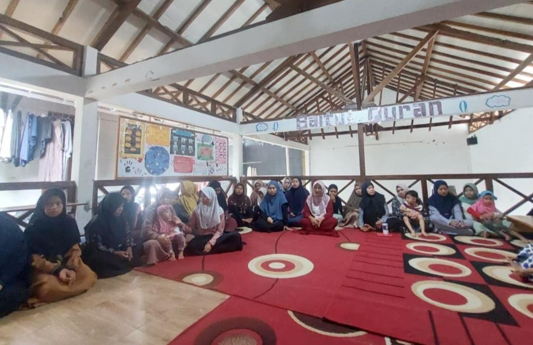Tujuh Puluh Santri RTQ DT Peduli Sukabumi Terima Rapor Semester Genap 