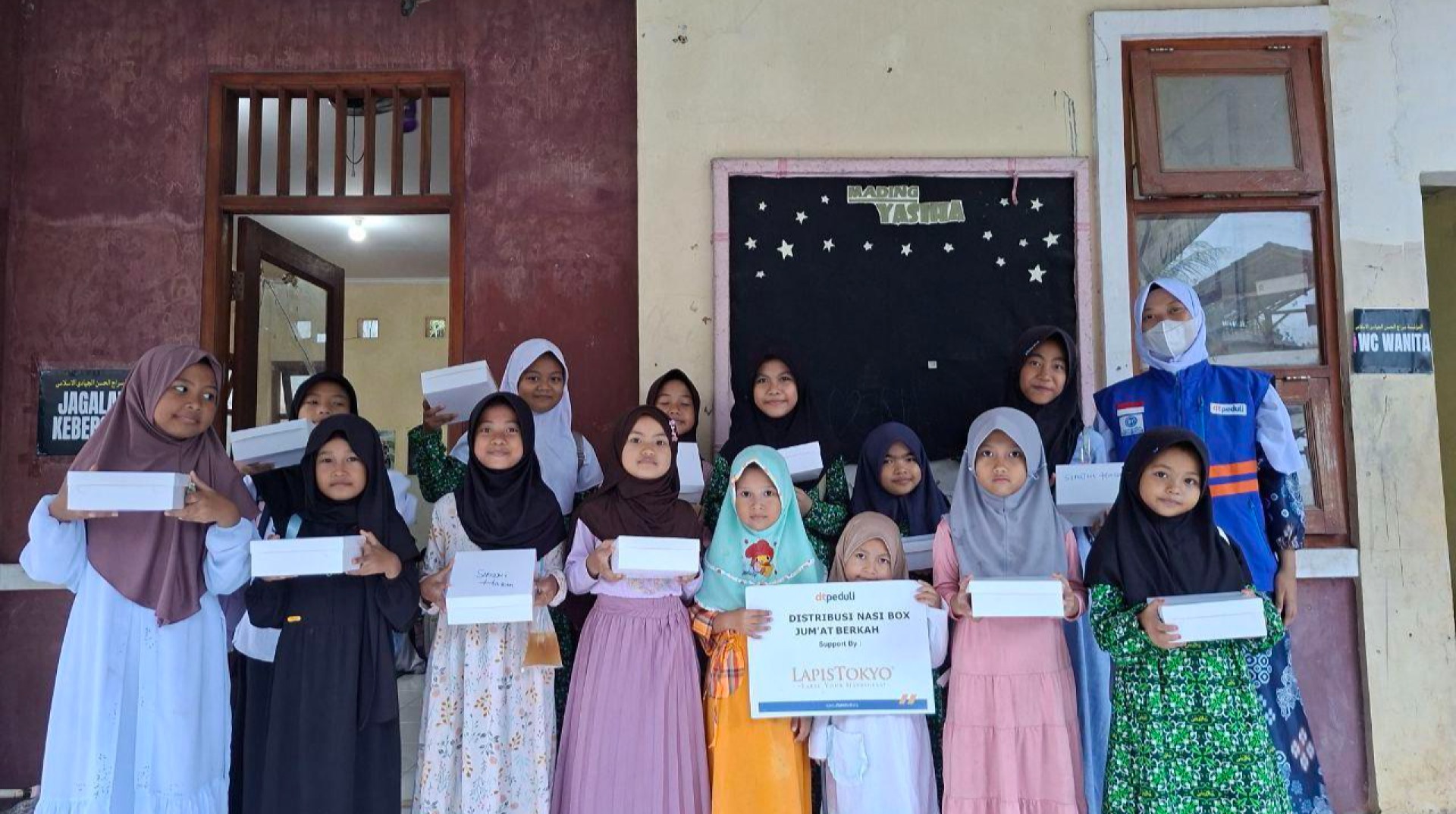 Rumah Makan Ngalimed dan Lapis Tokyo Dukung Program Jumat Berkah DT Peduli Bogor  