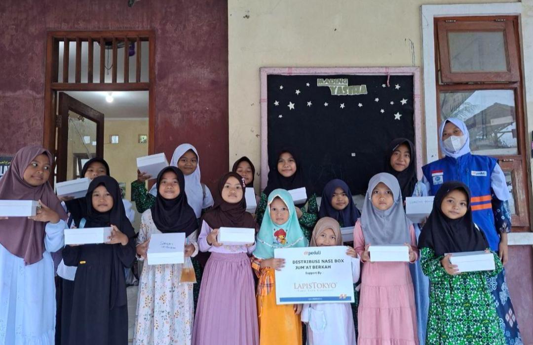 Rumah Makan Ngalimed dan Lapis Tokyo Dukung Program Jumat Berkah DT Peduli Bogor  