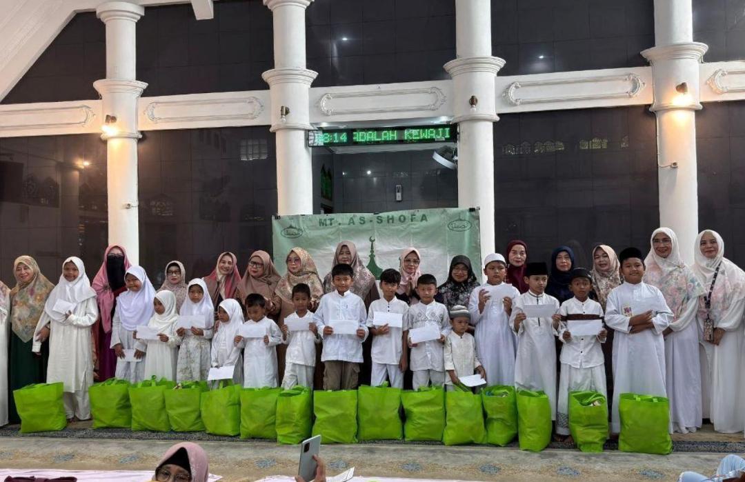 DT Peduli Bogor dan Majelis Taklim As Shofa Berbagi Kebahagiaan Bersama Anak Yatim 