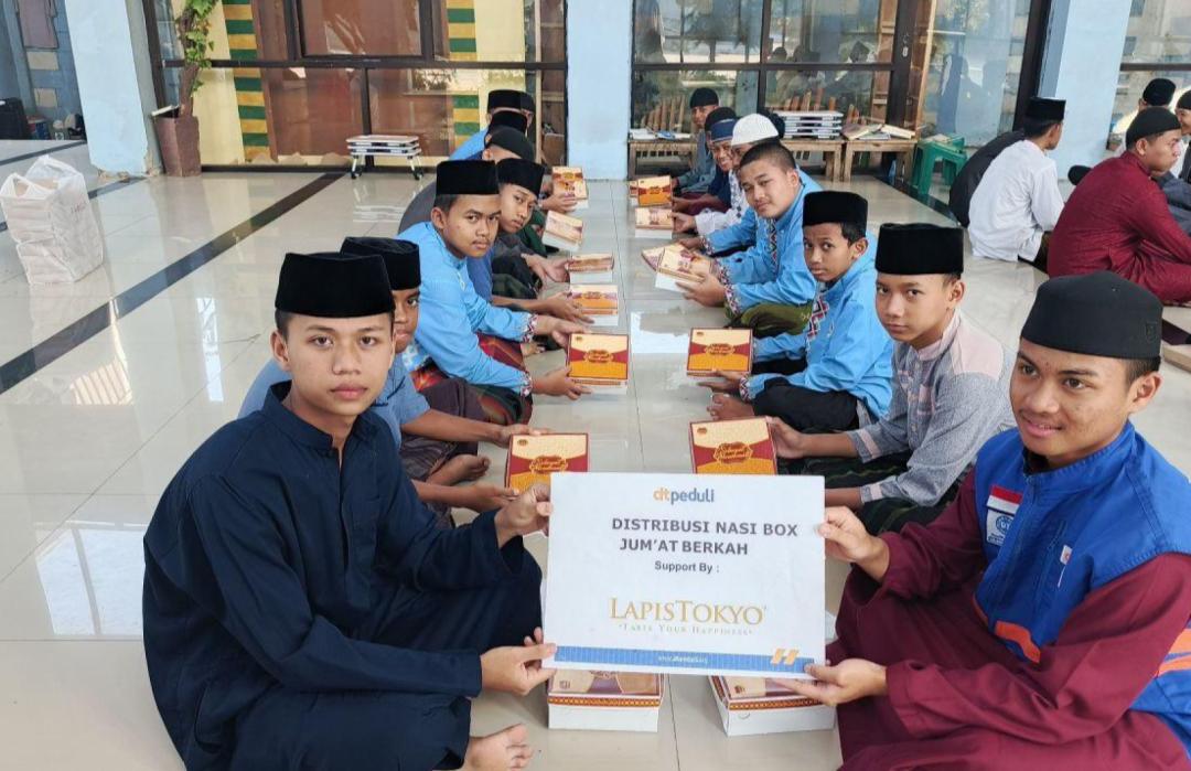 Berbagi di Hari Penuh Berkah, DT Peduli Bogor Kembali Distribusikan Paket Makanan untuk Para Santri