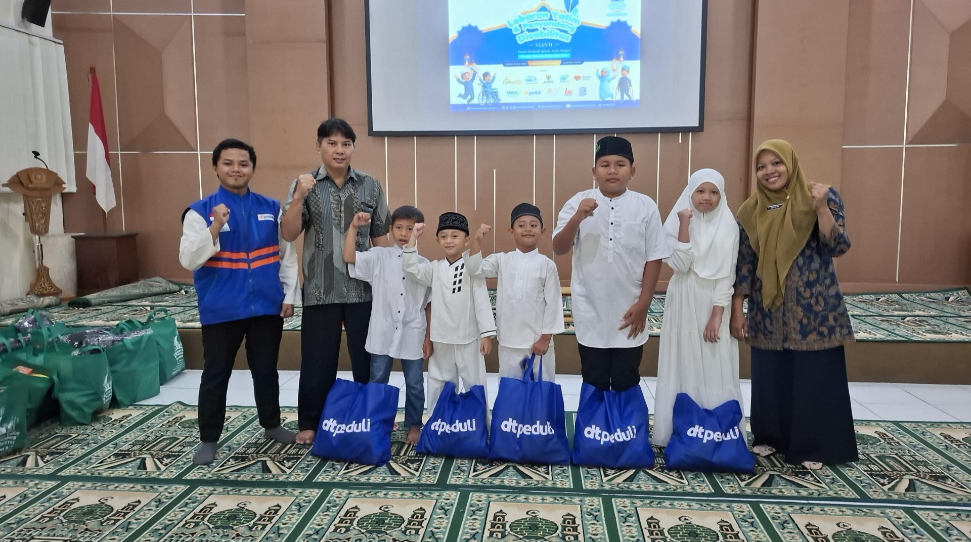  DT Peduli Surabaya Kolaborasi dengan Kemenag Surabaya Gelar Lebaran Yatim dan Penyandang Disabilitas  