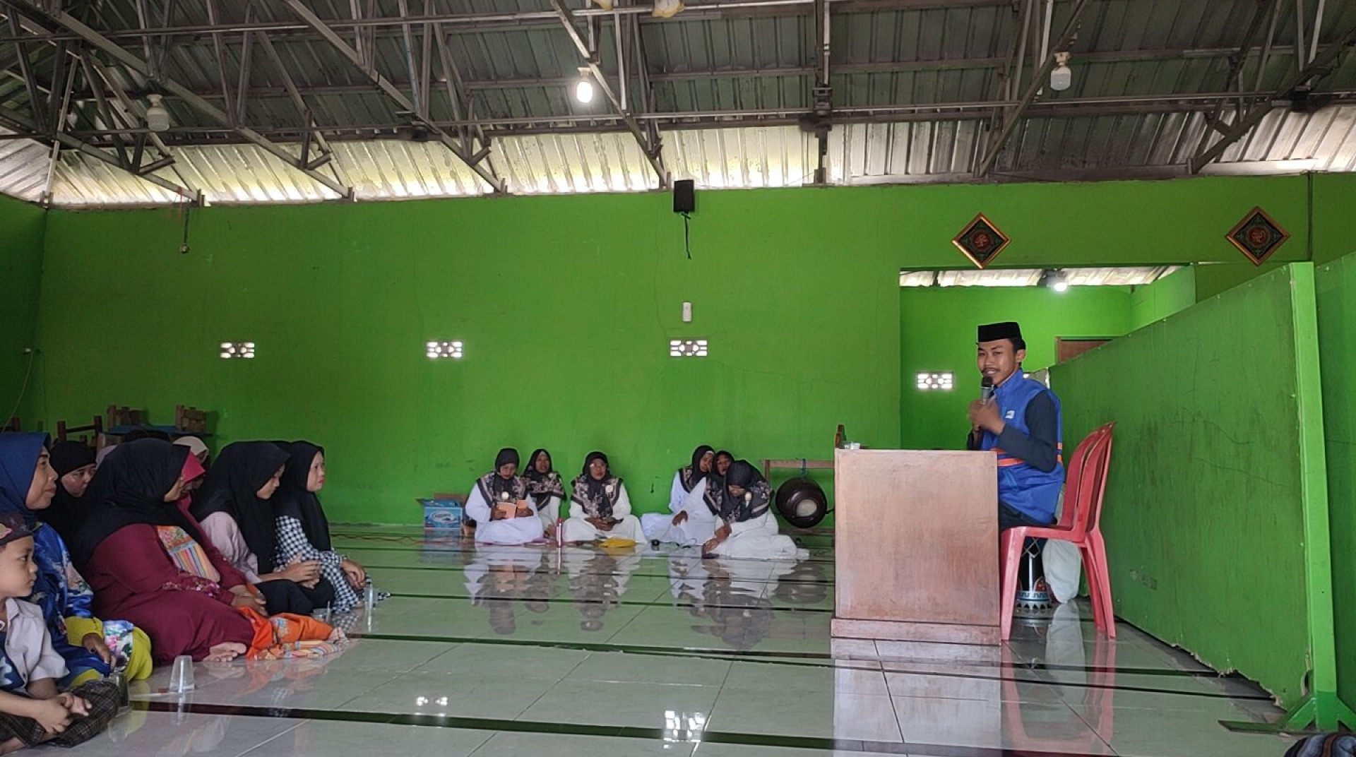 DT Peduli Jateng Gelar Kajian MMQ dan Beri Santunan Beras di Masjid Al Firdaus Tambakrejo