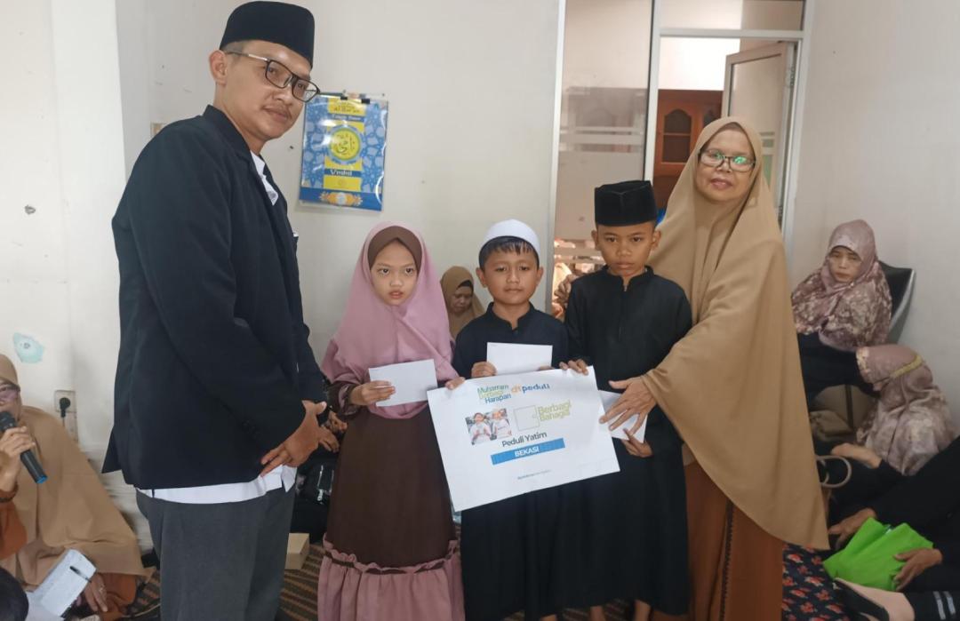 Sambut Bulan Muharram, DT Peduli Bekasi Bersama MT Jamiatunnisa Berbagi Kebahagiaan Bersama anak Yatim