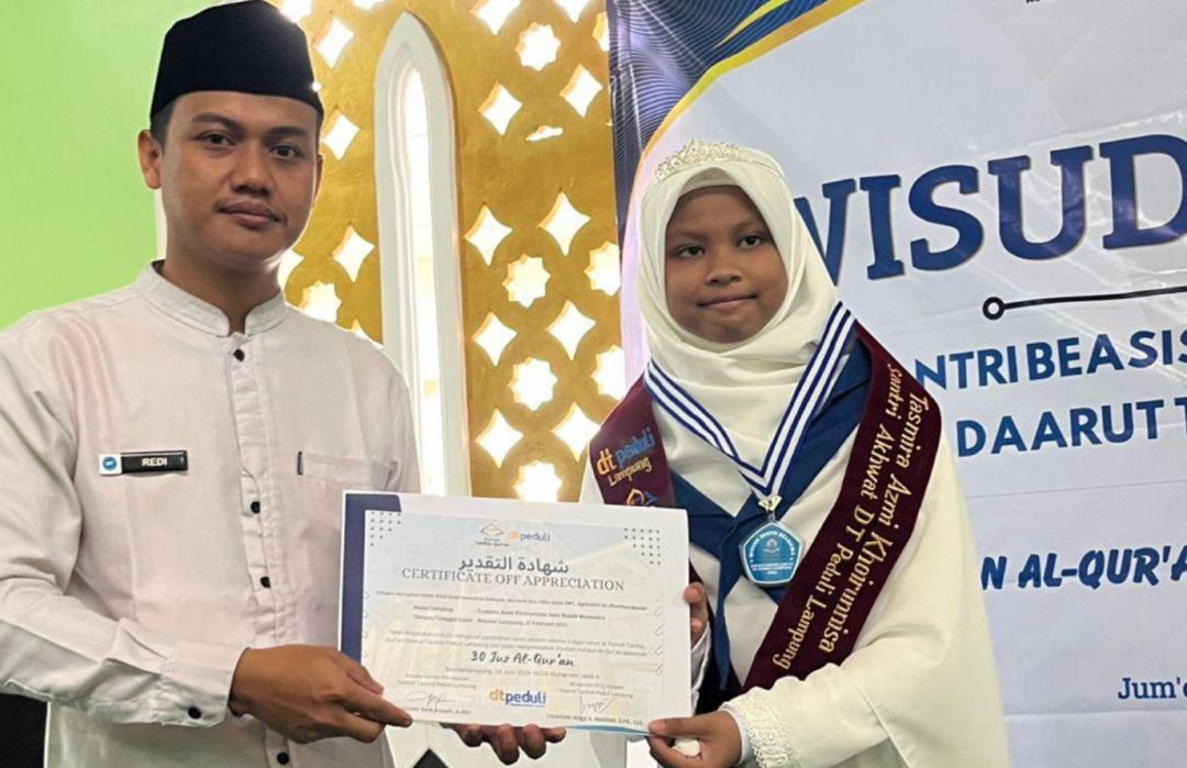  Penuh Haru, DT Peduli Lampung Gelar Wisuda Tahfidz untuk Santri Beasiswa Rumah Tahfidz Qur'an 