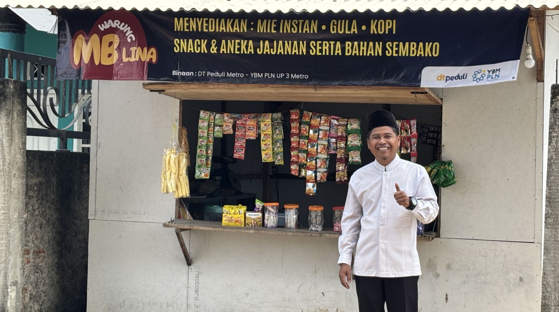 DT Peduli Metro Kunjungi Warung Lina, Usaha Penerima Modal YBM PLN 
