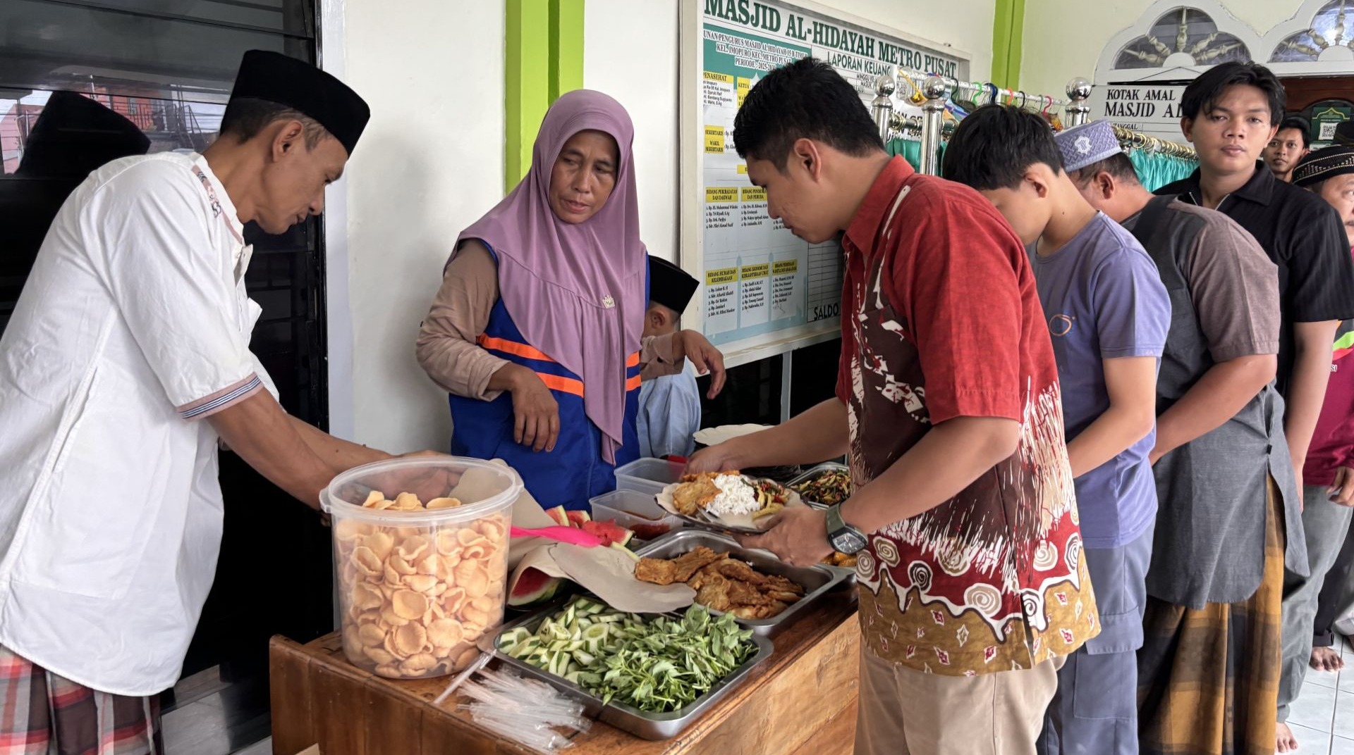 Warung Sedekah Jumat Berkah, DT Peduli Metro Sajikan Makan Siang Gratis di Masjid Al Hidayah