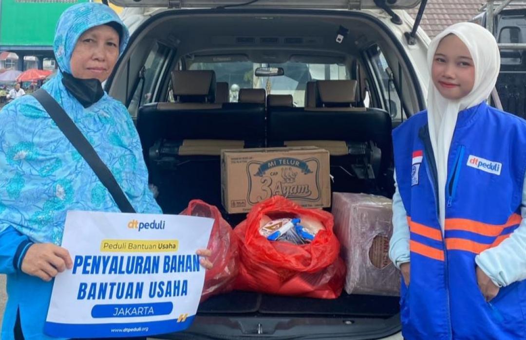 DT Peduli Jakarta Salurkan Bantuan Bahan Baku Usaha Pempek untuk Pelaku UMKM di Jagakarsa 