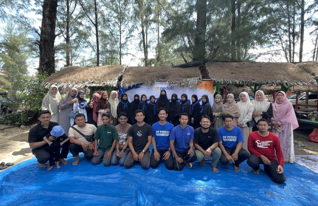 Bangun Karakter dan Kuatkan Kebersamaan Santri RTQ, DT Peduli Aceh Gelar Rihlah ke Pantai Lhoknga