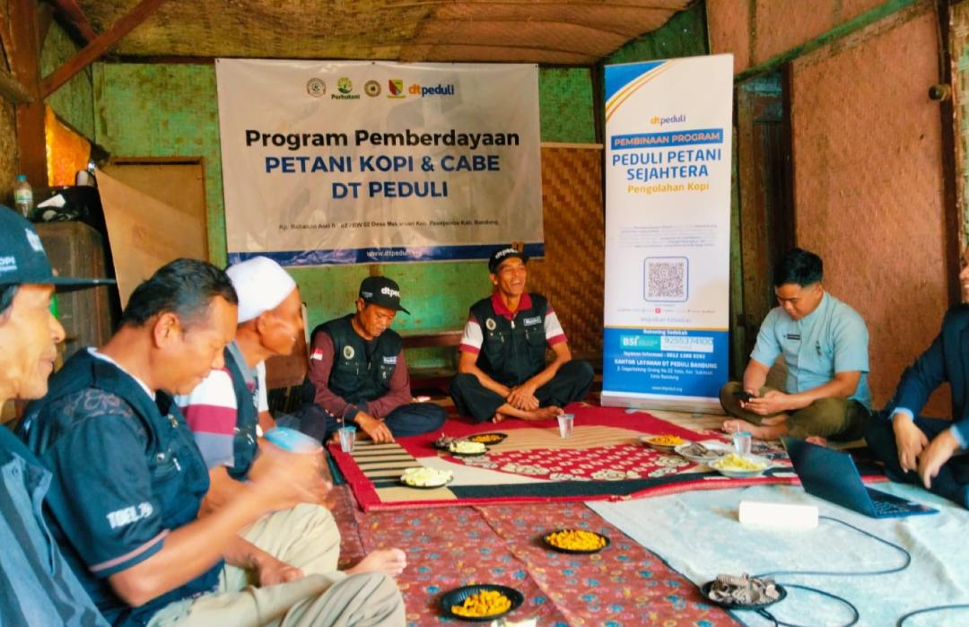 DT Peduli Bandung Lakukan Monitoring Program Budidaya Kopi dan Penguatan Tauhid untuk Petani di Ciwidey