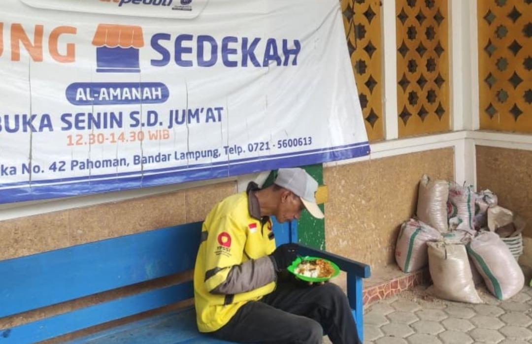 Warung Sedekah Istiqamah Hadirkan Makan Siang Gratis 