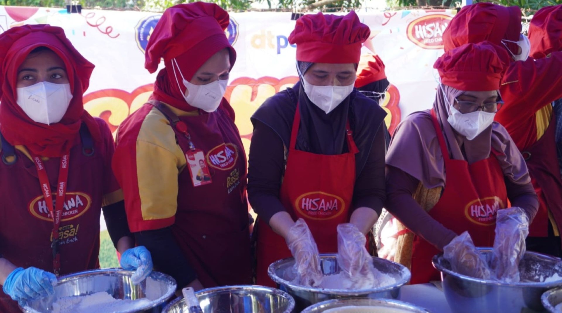 DT Peduli Bersama Hisana Gelar Kelas Memasak pada Kajian Bulanan MQ Azzahra 