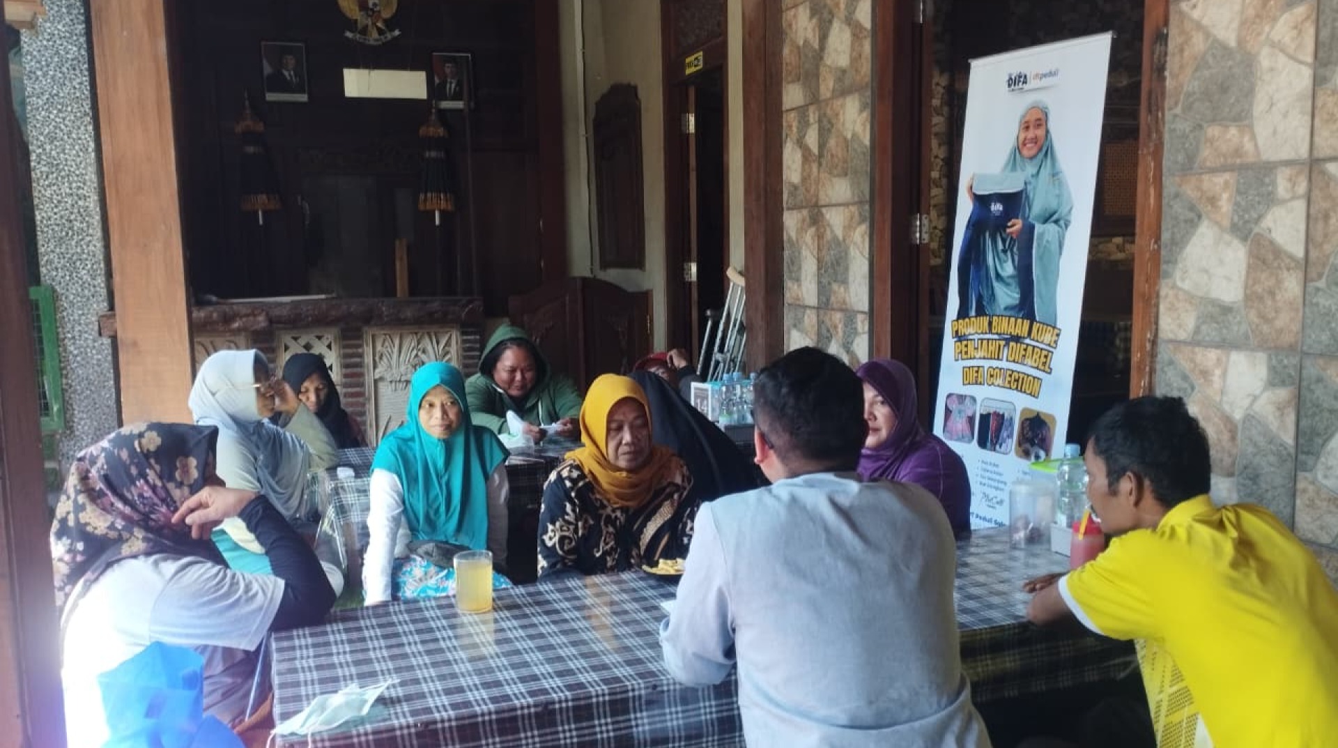Pendampingan Rutin dari DT Peduli Solo Perkuat Kemandirian Anggota KUBE Penjahit Disabilitas DIVA Collection