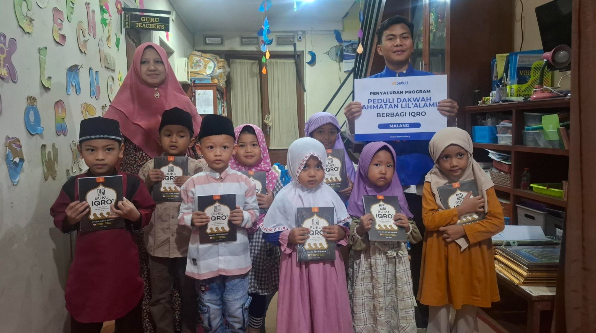 Dukung Semangat Belajar Al-Qur'an, DT Peduli Malang Salurkan Iqro untuk TPQ Asy-Syifa
