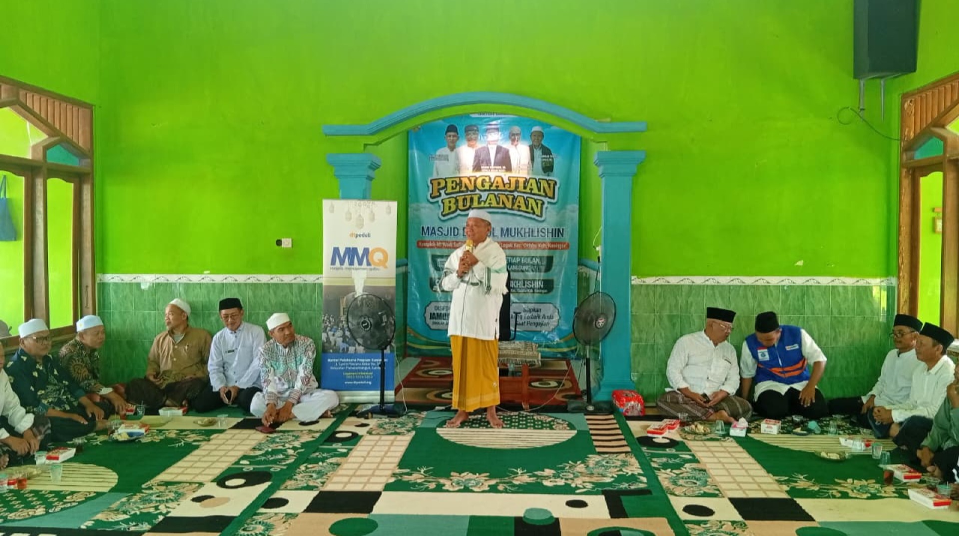 DT Peduli Kuningan Gelar MMQ dan Bagikan Paket Jumat Berkah di MI Madi Sofa, Desa Legok 