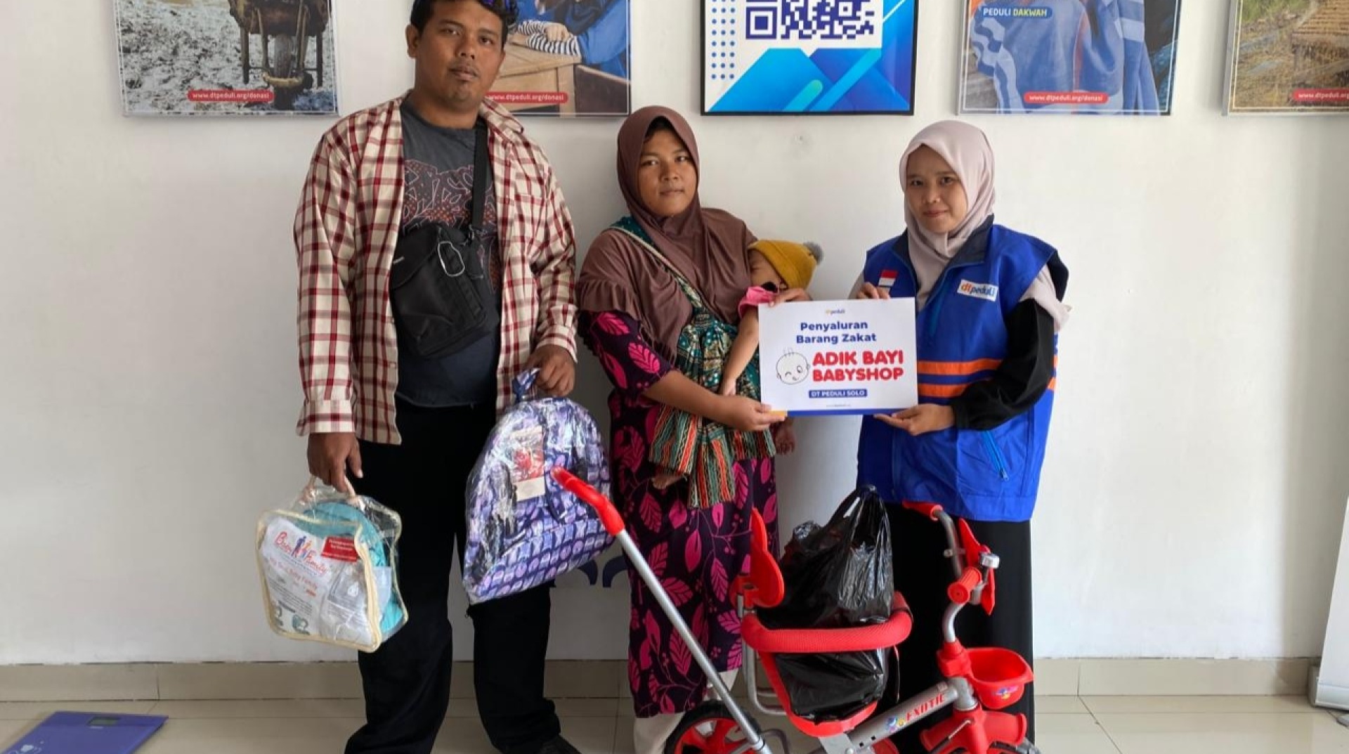 Adikbayi Babyshop Salurkan Bantuan Perlengkapan Bayi dan Anak Melalui DT Peduli Solo 