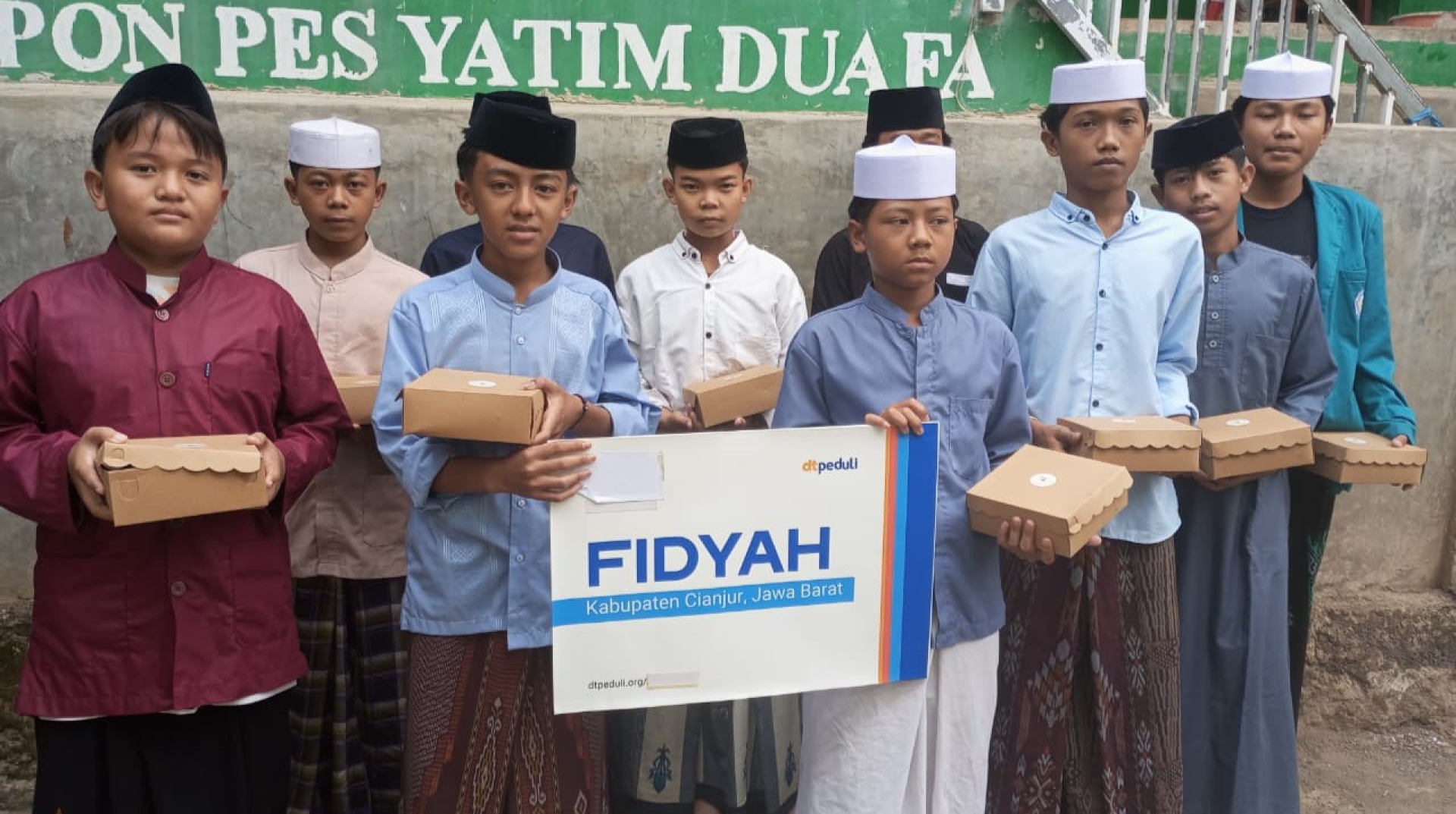 DT Peduli Cianjur Salurkan Amanah Fidyah untuk Santri Pondok Pesantren Asshobaniyah 