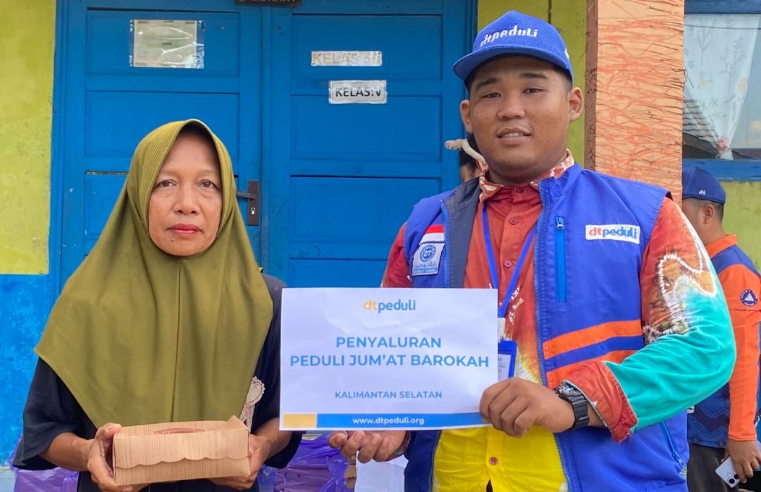DT Peduli Kalsel Salurkan Ratusan Nasi Box untuk Warga Prasejahtera di Alalak