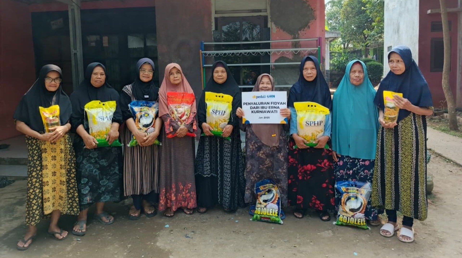 DT Peduli Tangsel Salurkan Amanah Donatur GHN untuk Warga Kampung Babakan