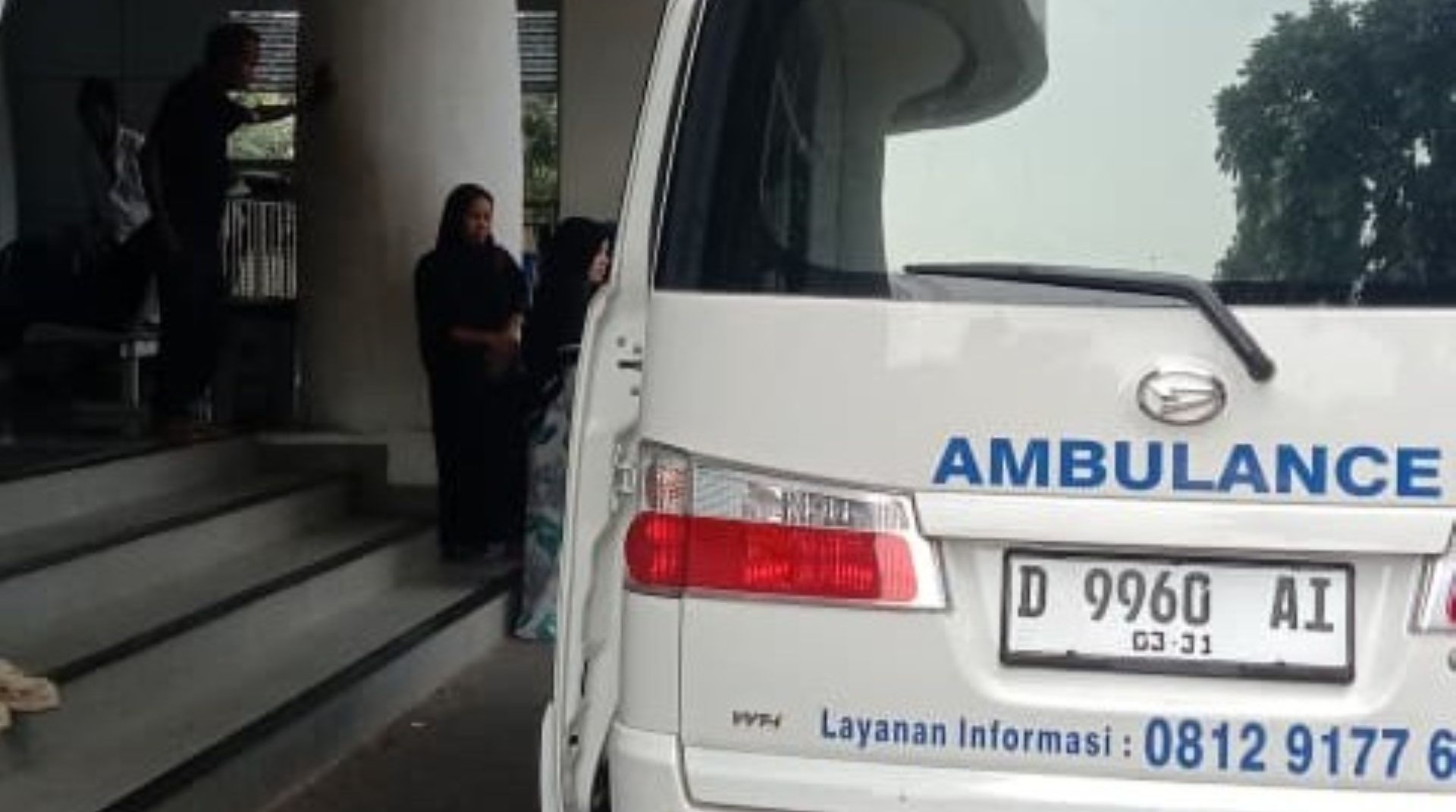 Layanan Ambulans, DT Peduli Tangsel Dampingi Pasien Tumor Anus Menuju Rumah Sakit Rujukan 