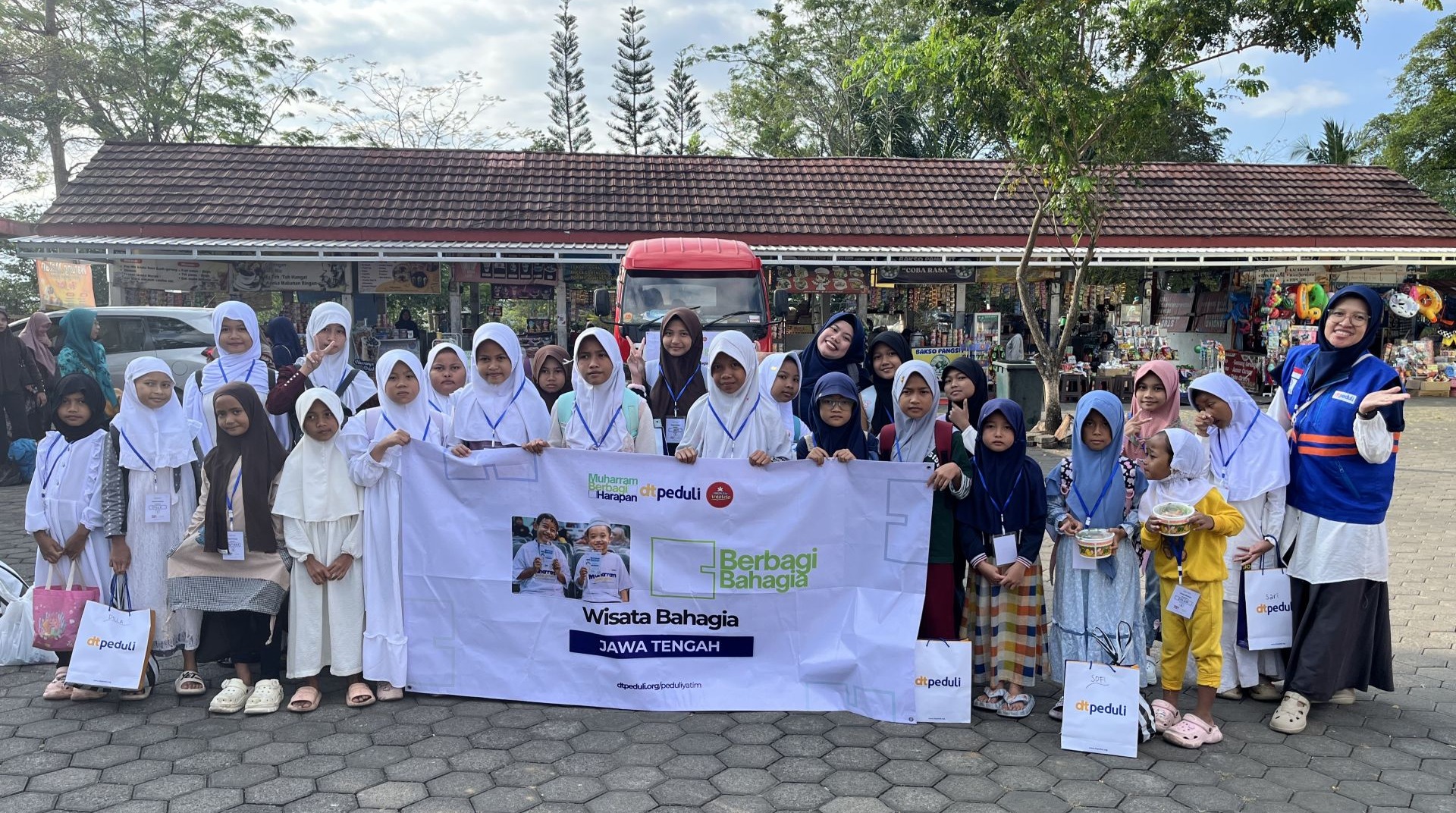 Tebar Senyum Muharram, DT Peduli Jateng Ajak Anak Yatim dan Dhuafa Berwisata Edukasi ke Argotelo Salatiga 