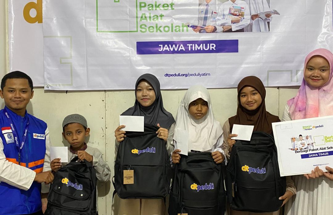 Jalankan Program Muharram Berbagi Harapan, DT Peduli Surabaya Salurkan Bantuan Perlengkapan Sekolah 