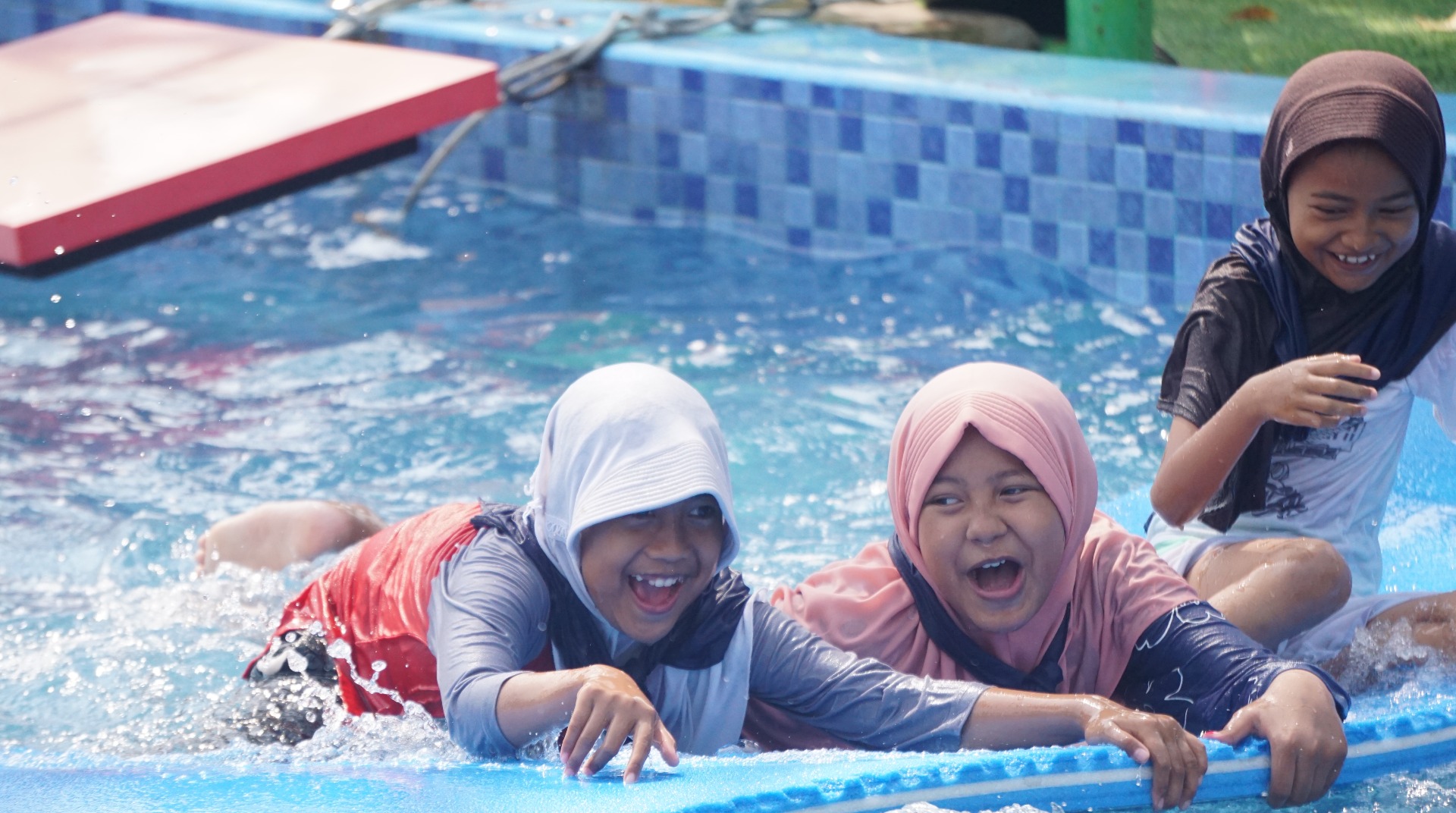 DT Peduli Cirebon dan Komunitas Pejuang Sedekah Indramayu Ajak Anak Yatim Wisata Bahagia di The Nice Playland  