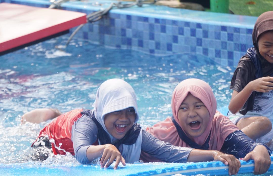 DT Peduli Cirebon dan Komunitas Pejuang Sedekah Indramayu Ajak Anak Yatim Wisata Bahagia di The Nice Playland  