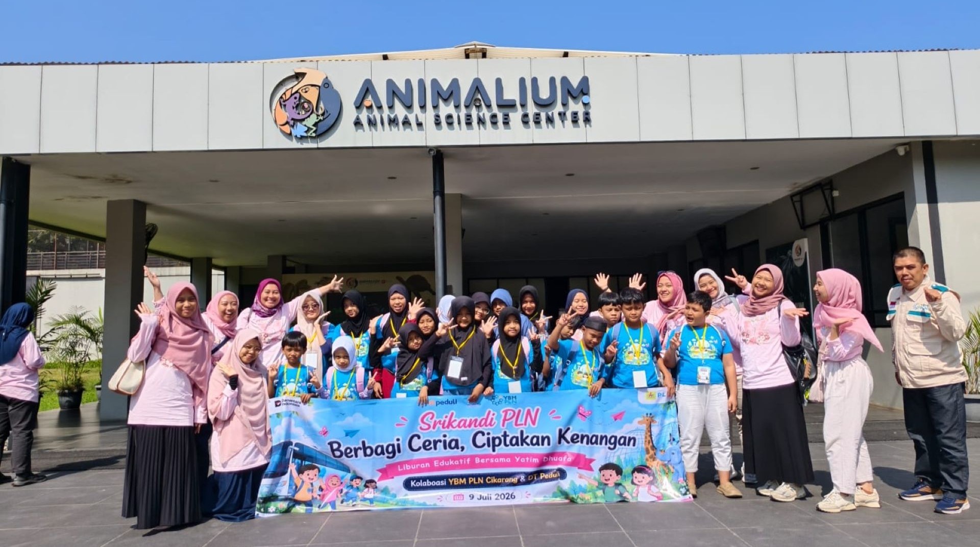 Gandeng DT Peduli Bekasi, Srikandi YBM PLN UP3 Cikarang Gelar Liburan Edukatif untuk Yatim dan Dhuafa 