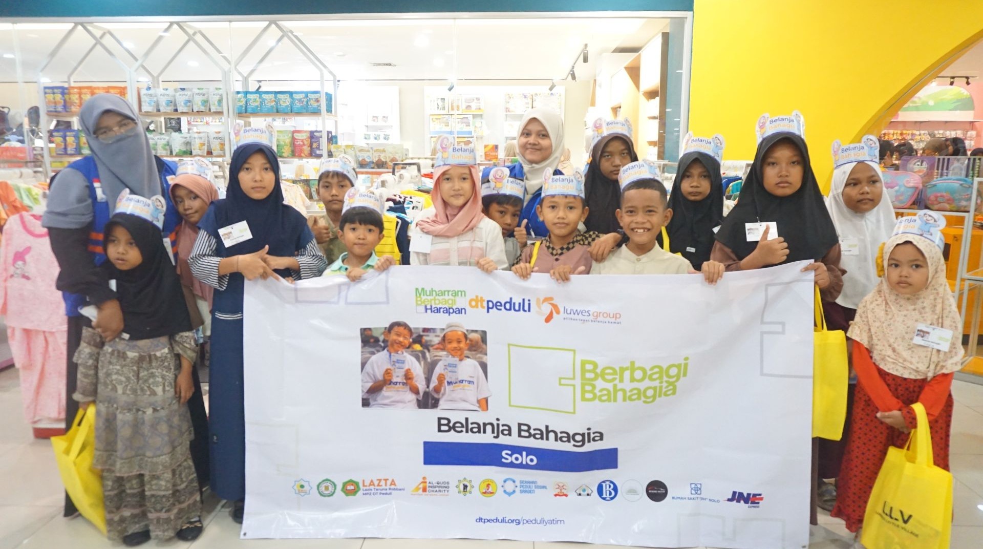 Belanja Bahagia Muharram, Senyum Yatim Warnai Luwes Gentan 