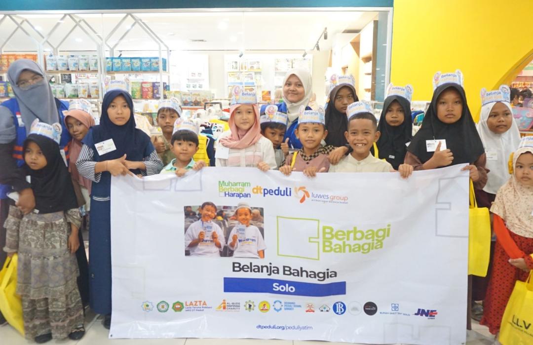 Belanja Bahagia Muharram, Senyum Yatim Warnai Luwes Gentan 