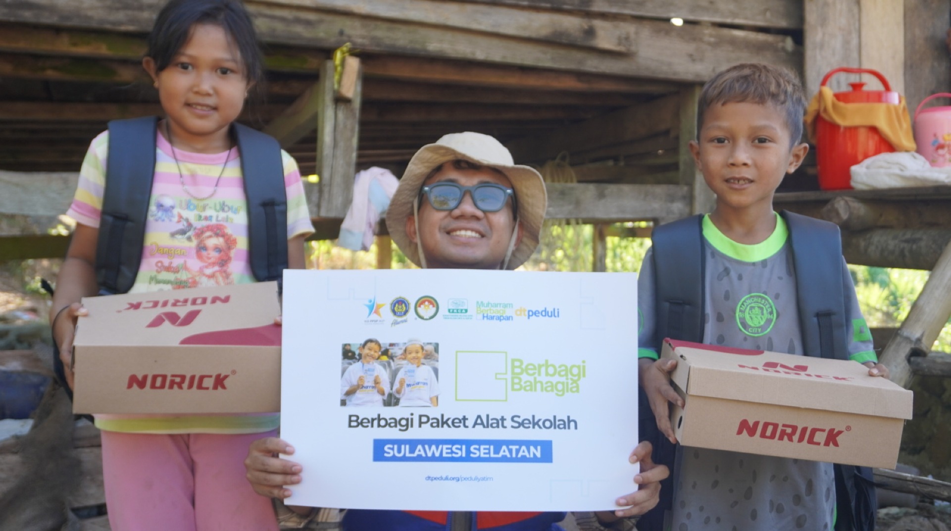 Lama Mengenakan Tas Rusak, Anak Pelosok Maros Gembira Dapat Perlengkapan Sekolah dari DT Peduli Sulsel 