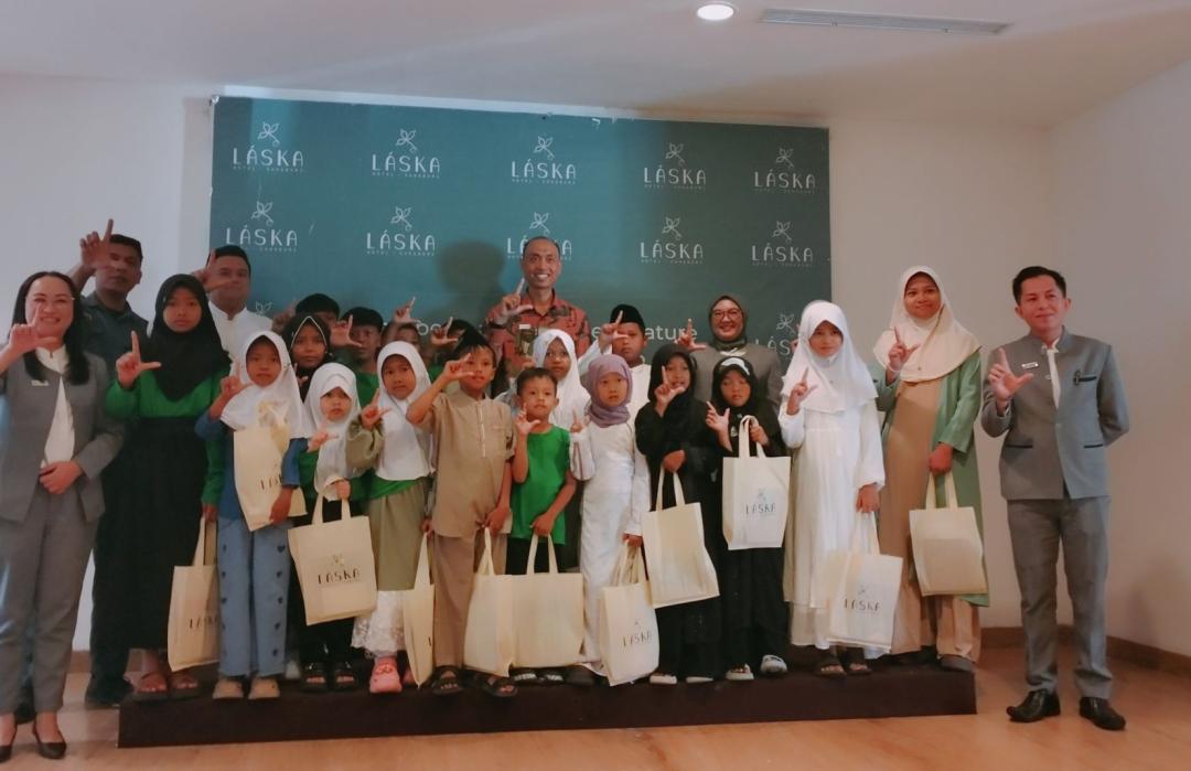 Bersama DT Peduli Sukabumi, Senyum Anak Yatim Warnai Milad Kedua Laska Hotel 