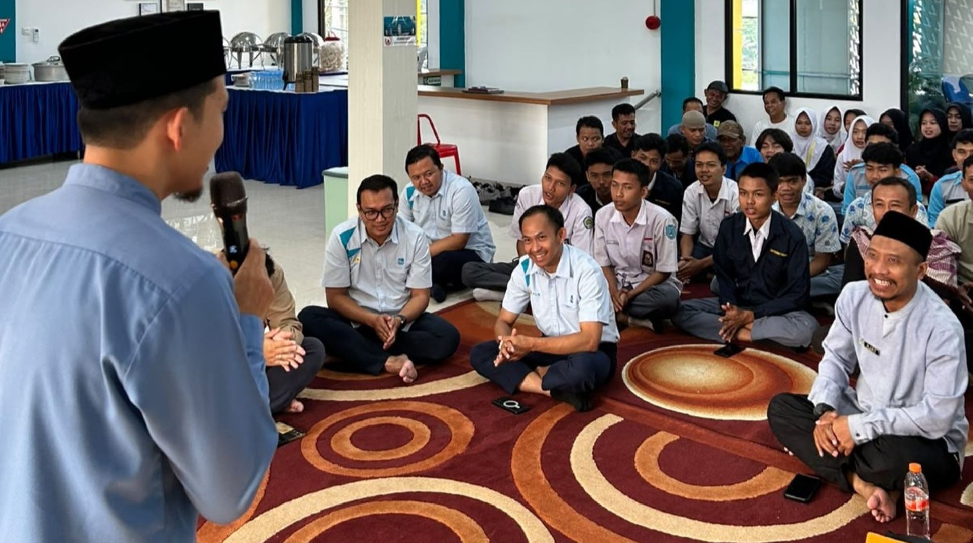 Kuatkan Spirit Ibadah, DT Peduli Cianjur Hadirkan Kajian Keutamaan Shalat di Kantor PLN 