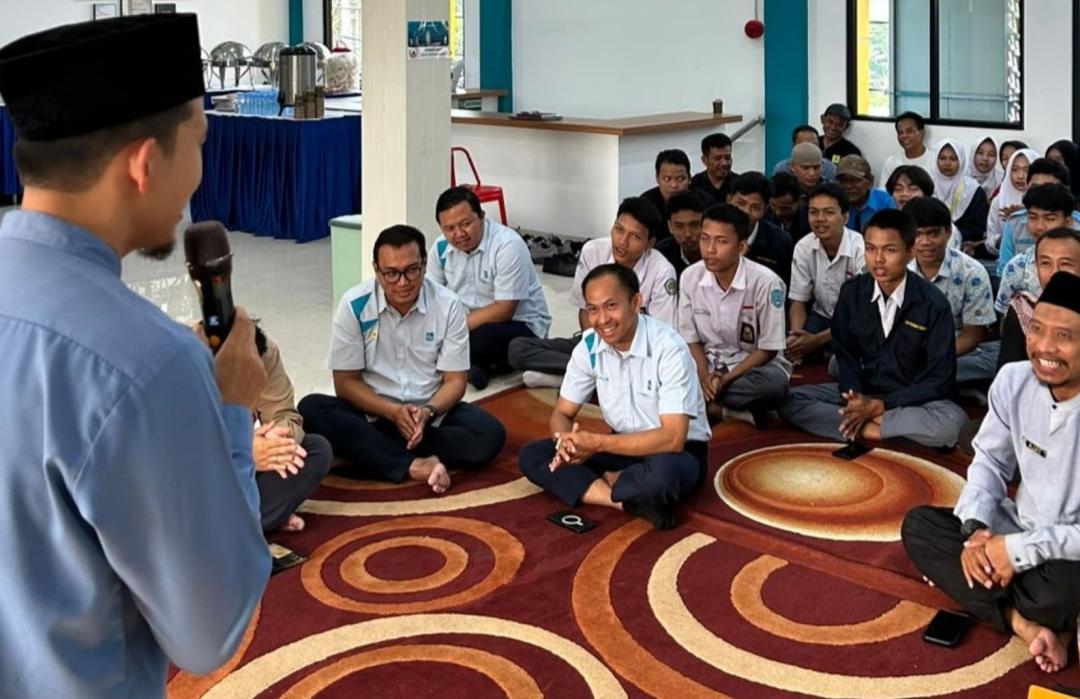 Kuatkan Spirit Ibadah, DT Peduli Cianjur Hadirkan Kajian Keutamaan Shalat di Kantor PLN 