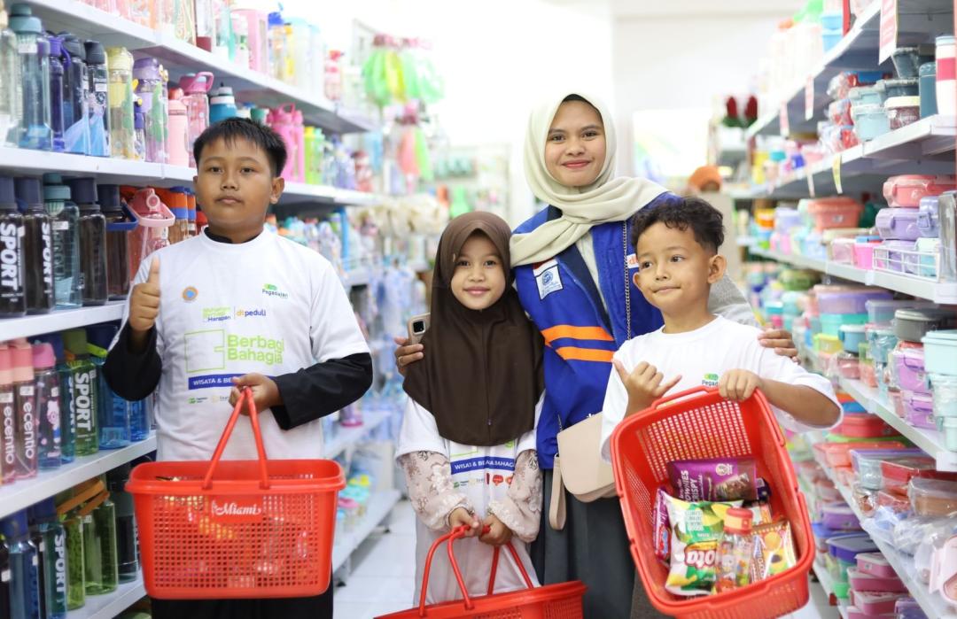 Anak-Anak Yatim Desa Taraju Rasakan Kebahagiaan Wisata dan Belanja Bahagia  