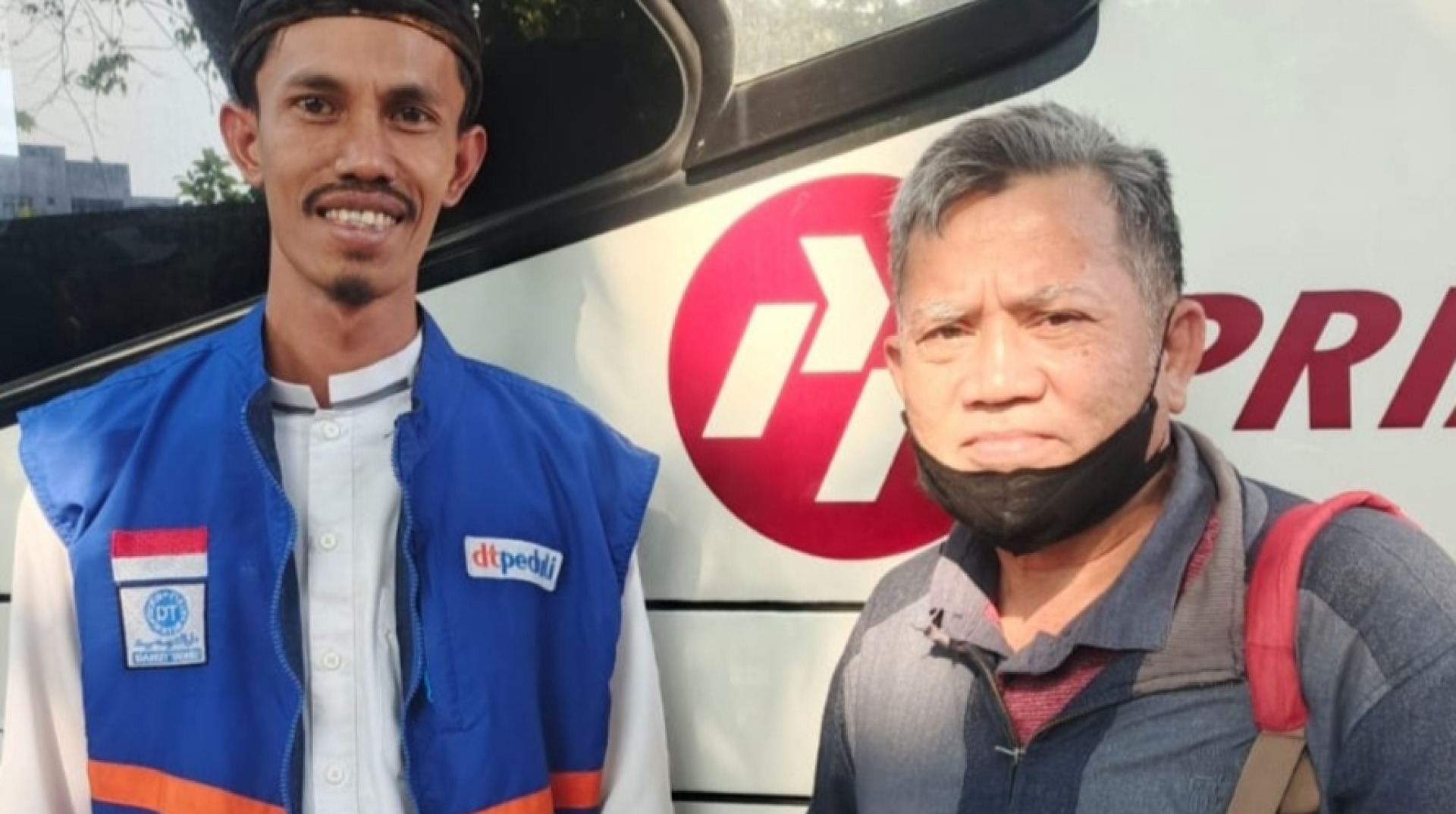 DT Peduli Serang Sigap Bantu Belikan Tiket Bus untuk Warga yang Kehilangan Dompet di Banten 