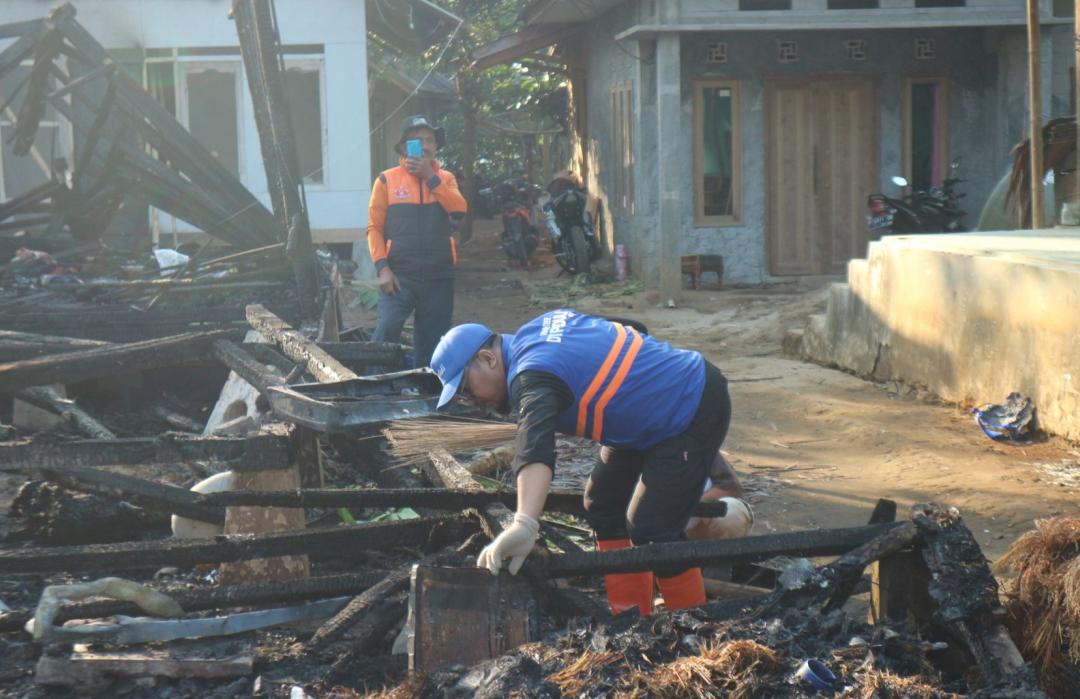 Kebakaran Hanguskan Kampung Adat Kasepuhan Ciptamulya, DT Peduli Bergerak Dampingi Penyintas 