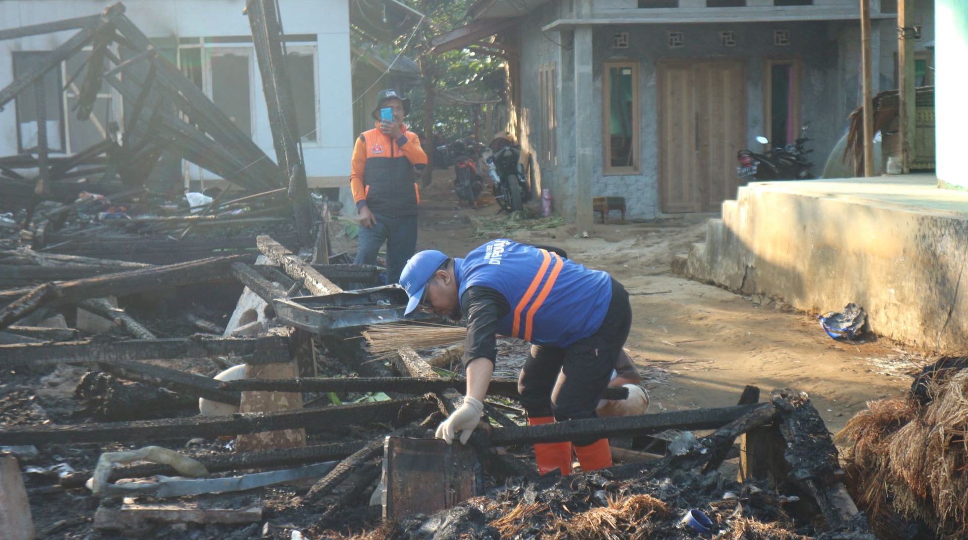 Kebakaran Hanguskan Kampung Adat Kasepuhan Ciptamulya, DT Peduli Bergerak Dampingi Penyintas 