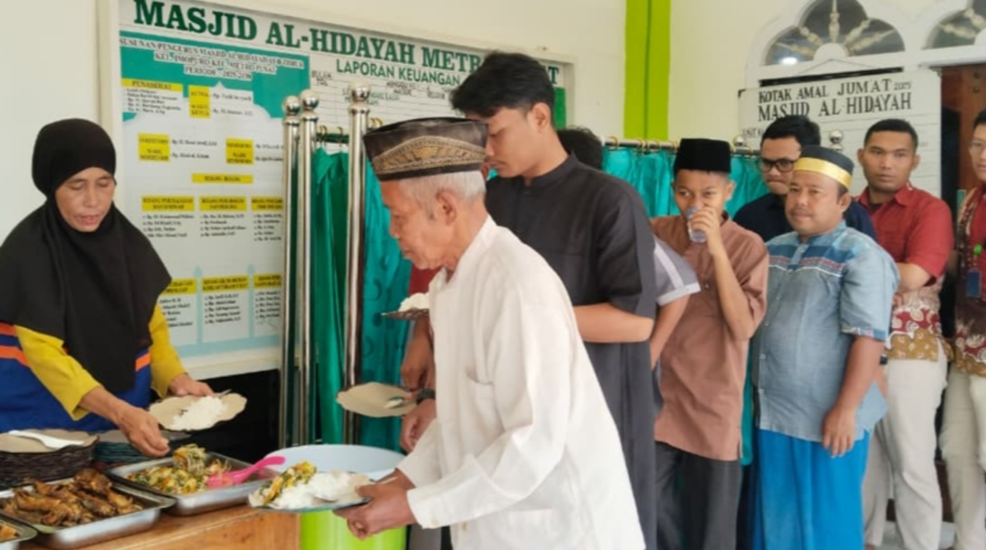 Pererat Ukhuwah di Lingkungan Masjid Al Hidayah, DT Peduli Metro Kembali Gelar Warung Sedekah 