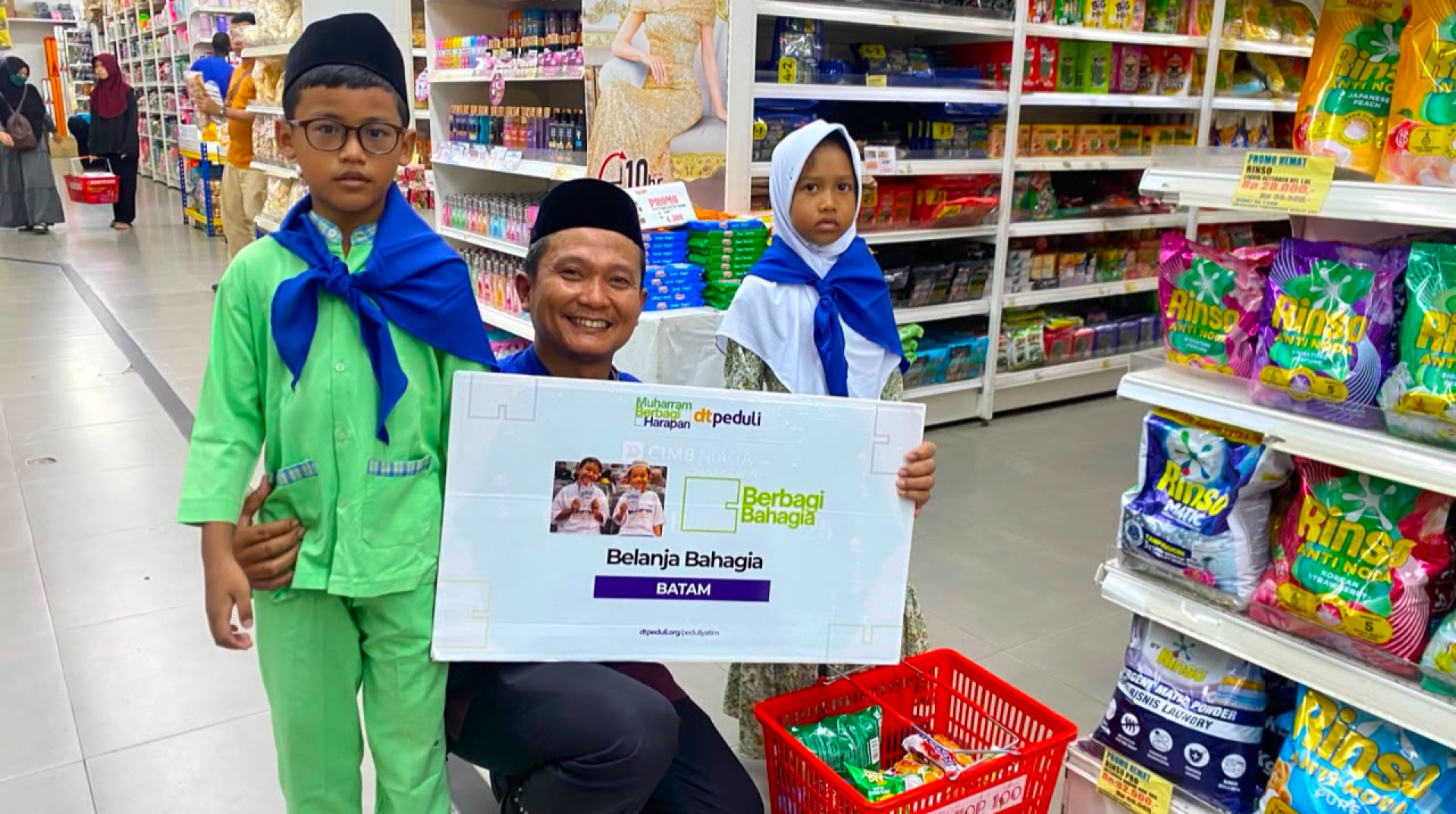 DT Peduli Kepri Bersama Warga Saguba Gelar Muharram Ceria dengan Ajak Anak Yatim Belanja di Top 100 Tunas Regency