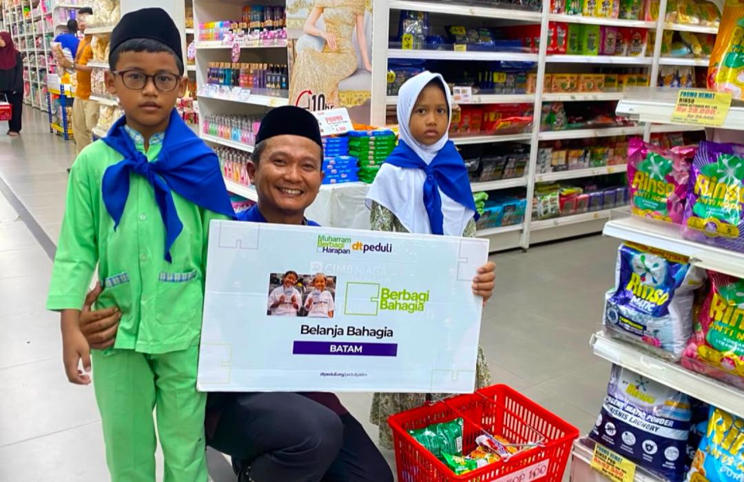 DT Peduli Kepri Bersama Warga Saguba Gelar Muharram Ceria dengan Ajak Anak Yatim Belanja di Top 100 Tunas Regency