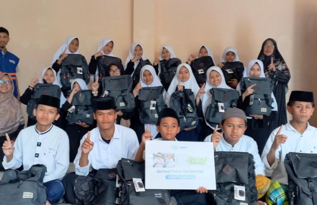 Muharram Berbagi Harapan, DT Peduli Garut Salurkan Tas Sekolah, Alat Tulis dan Santunan untuk Santri Yatim di Yaspimiyah