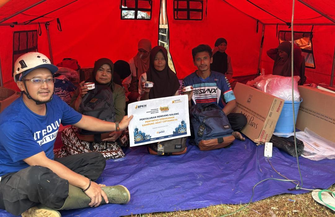 Ringankan Beban Penyintas Kebakaran Ciptamulya, DT Peduli Salurkan Paket Bantuan dan Buka Pos Hangat 
