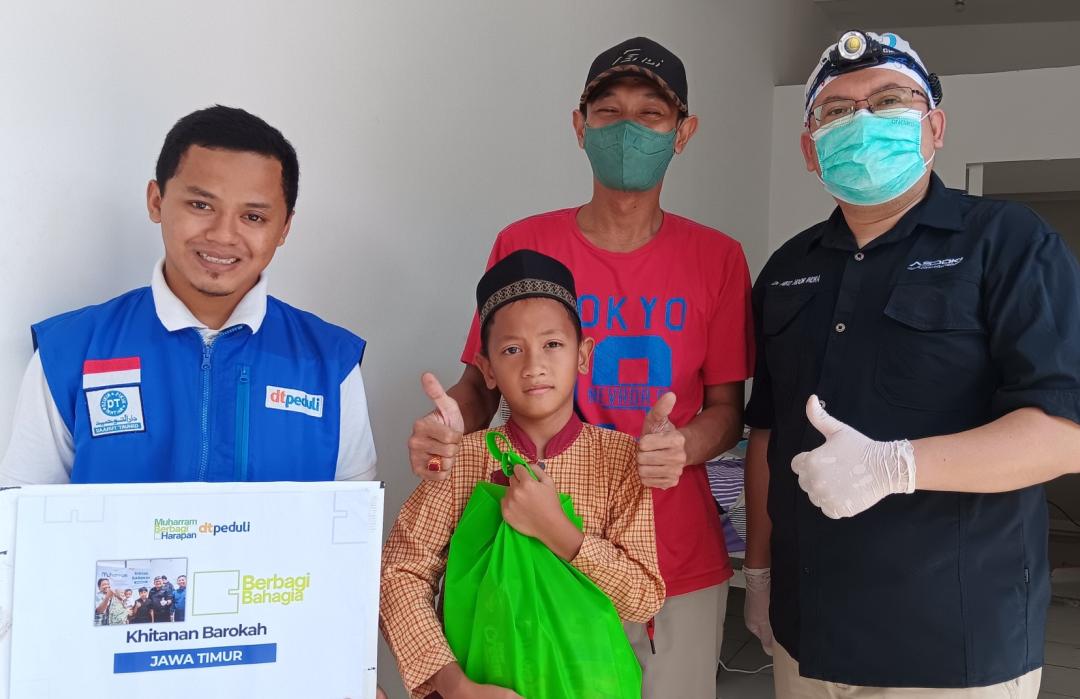 Meriahkan Bulan Muharram, DT Peduli Surabaya Bersama dr. Niko Gelar Khitan Gratis untuk Anak Dhuafa 