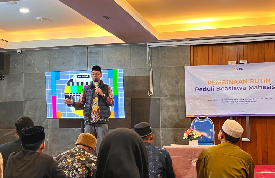DT Peduli Bandung Perkuat Karakter Kepemimpinan dengan Gelar Pembinaan Rutin bagi Santri Beasiswa Mahasiswa 