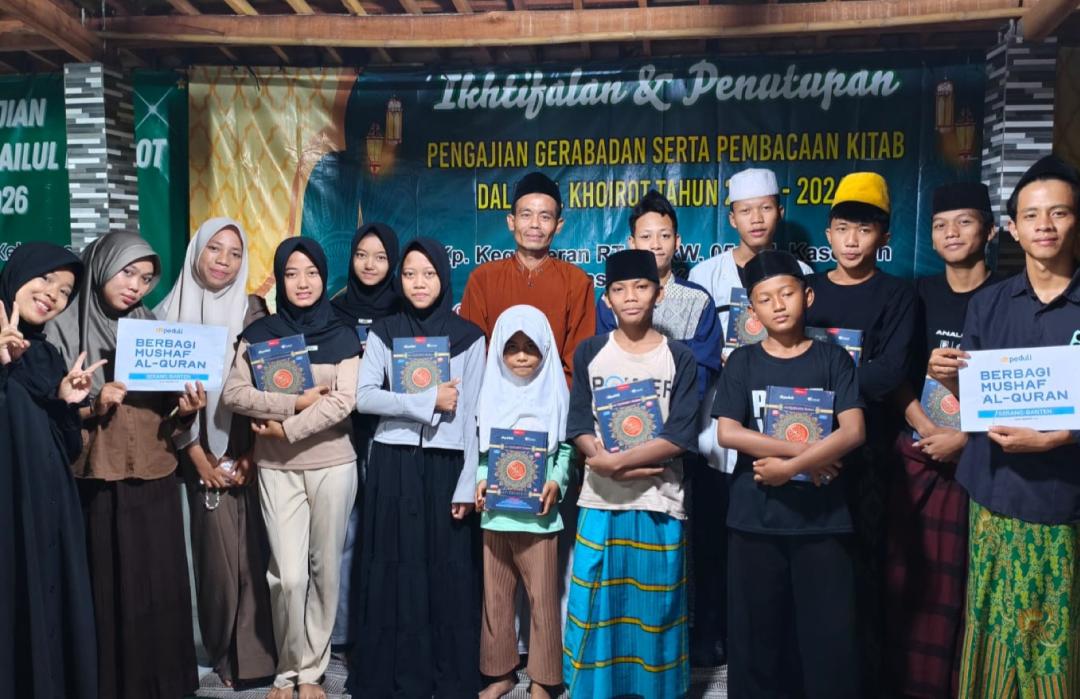 DT Peduli Serang Bersama KKM 40 Kasemen dan Generasi Menang Indonesia Salurkan Mushaf Al-Qur'an untuk Anak-Anak Pengajian