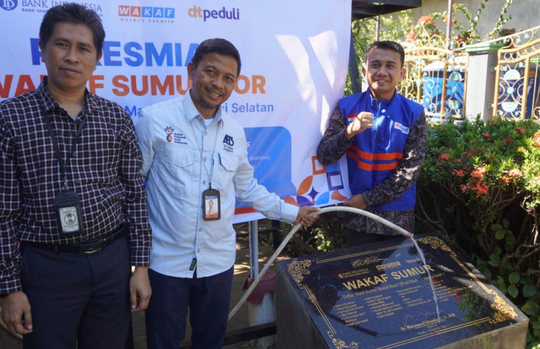 Bank Indonesia Sulawesi Selatan Bersama DT Peduli Sulsel dan Wakaf DT Resmikan Sumur Bor di Masjid Nurul Ittihad