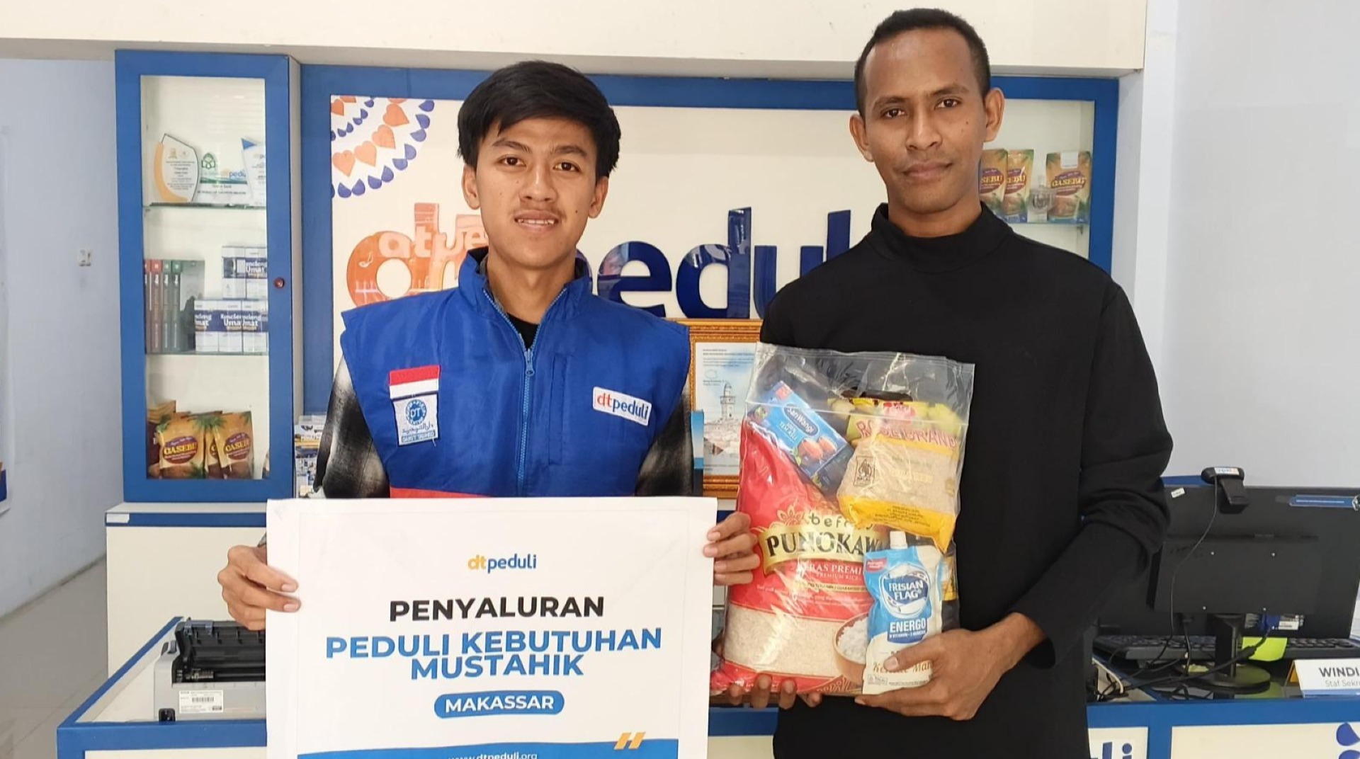 DT Peduli Sulsel Salurkan Bantuan Paket Sembako untuk Mustahik Perantau Asal NTT 