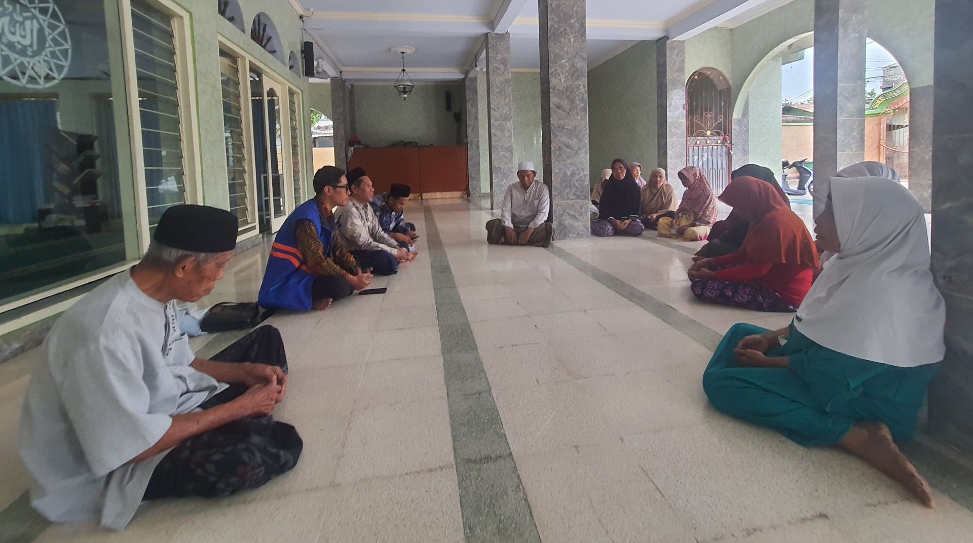Menjemput Keberkahan, DT Peduli Mataram Awali Penyaluran Fidyah dengan Pembacaan Yasin dan Doa Bersama 